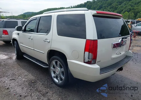 2013 Cadillac Escalade Luxury z USA, uszkodzony, nr VIN 1GYS4BEF1DR118415